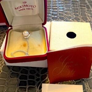 MIKIMOTO Pearl Tie pin
Mikimoto is top Japanese Pearl brand. #1 vintage genuine